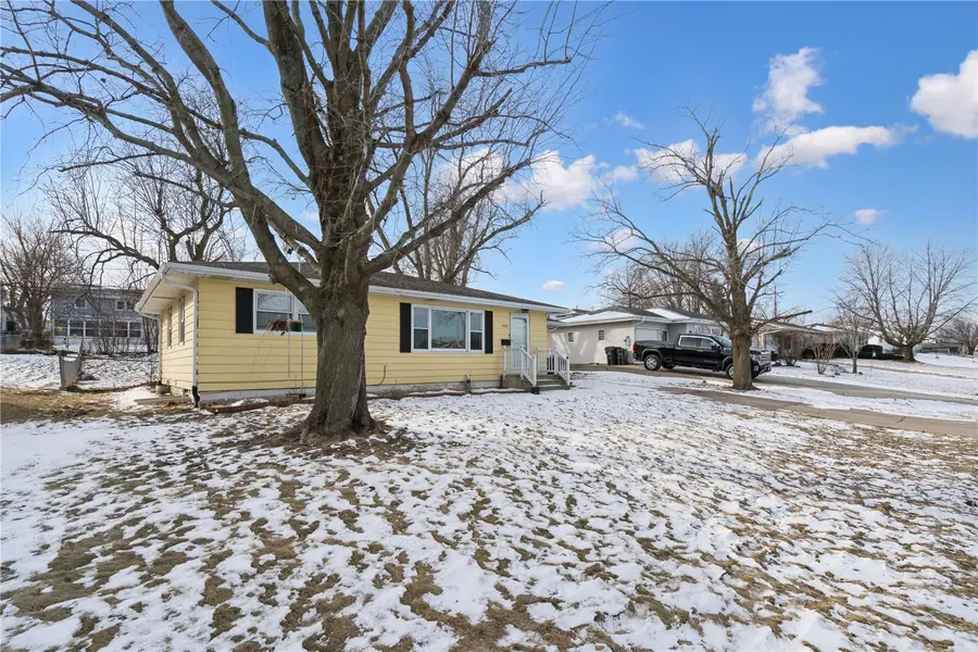 3221 Sue Lane Nw, Cedar Rapids, IA 52405 - Image #2