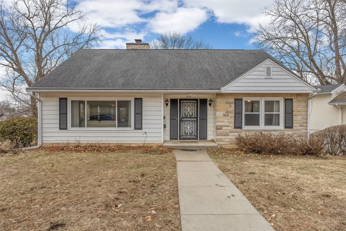 506 College Boulevard Sw, Mount Vernon, IA 52314 - #1