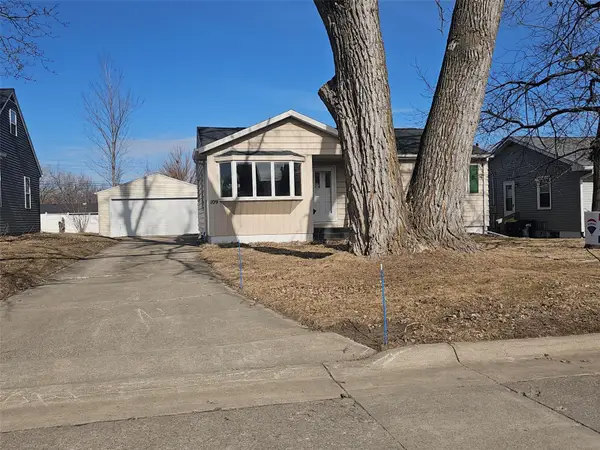 109 E Willman, Hiawatha, IA 52233