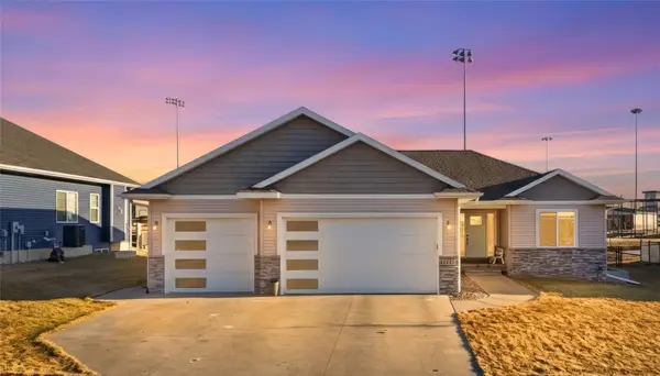 1405 E Tartan Drive, North Liberty, IA 52317