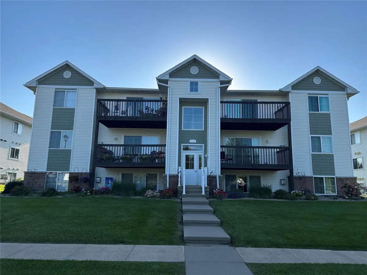 6430 Creekside Drive Ne #4, Cedar Rapids, IA 52402 - #1