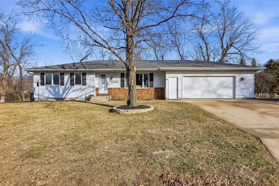 1320 W 14th Ave, Marion, IA 52302 - #2