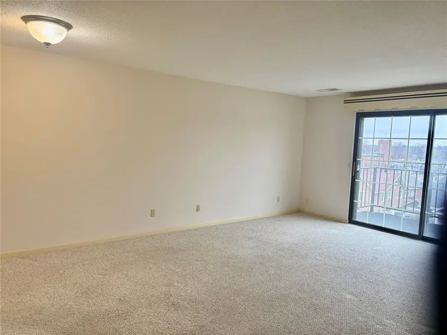 130 Thompson Drive Se #308, Cedar Rapids, IA 52403 - #3