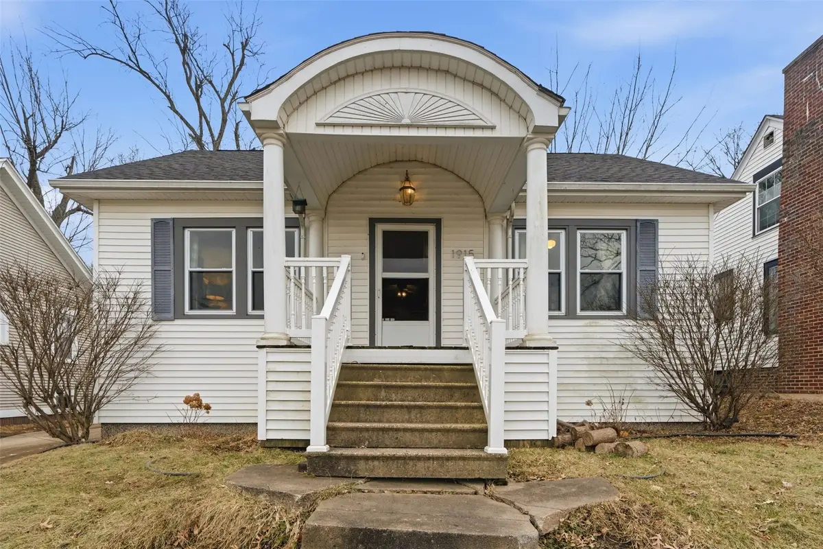 1915 C Avenue, Cedar Rapids, IA 52402 - #1