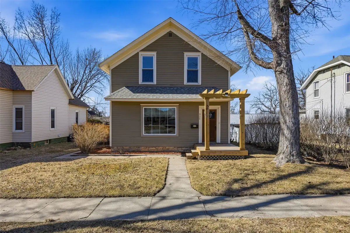 924 10th St, Marion, IA 52302 - #1