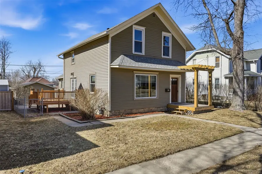 924 10th St, Marion, IA 52302 - #2