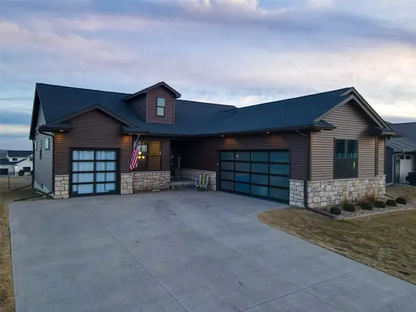 1804 Green Oak Pass, Tiffin, IA 52340