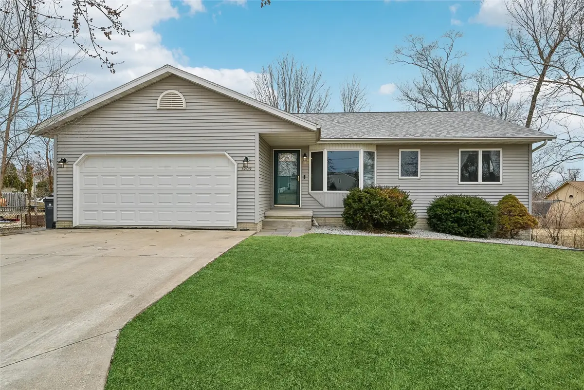 1209 39th Street Road, Cedar Rapids, IA 52405 - #1