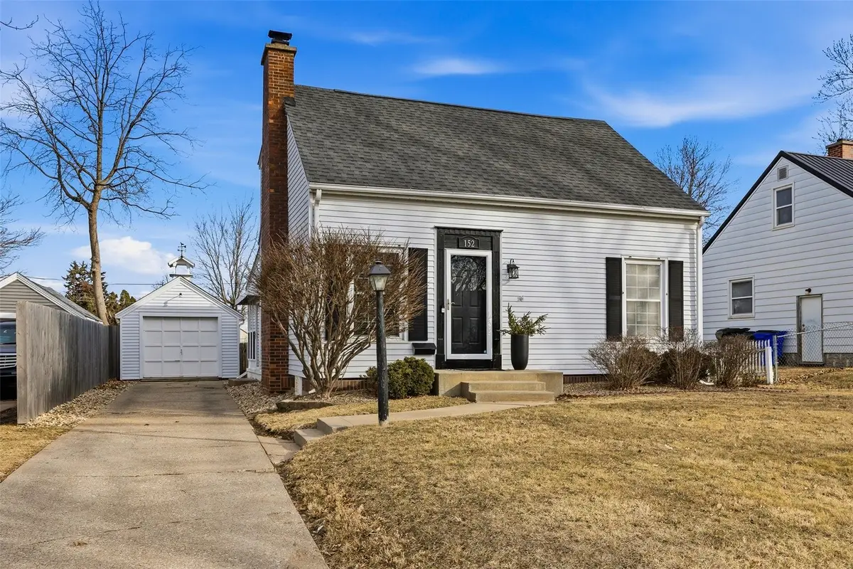 152 37th Street Ne, Cedar Rapids, IA 52402 - #1