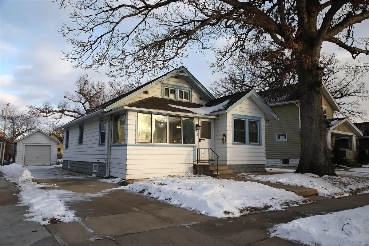 832 Daniels Street Ne, Cedar Rapids, IA 52402 - #1