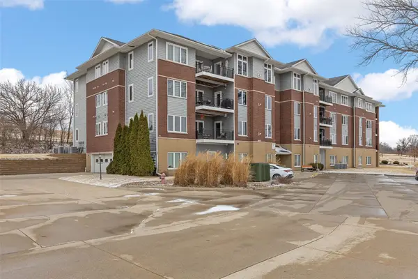 1092 Walnut Ave #117, Riverside, IA 52327