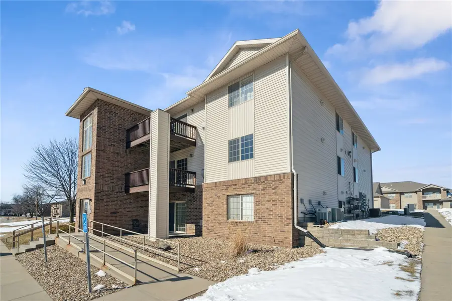 3120 Wilson Avenue Sw #6, Cedar Rapids, IA 52404 - #2