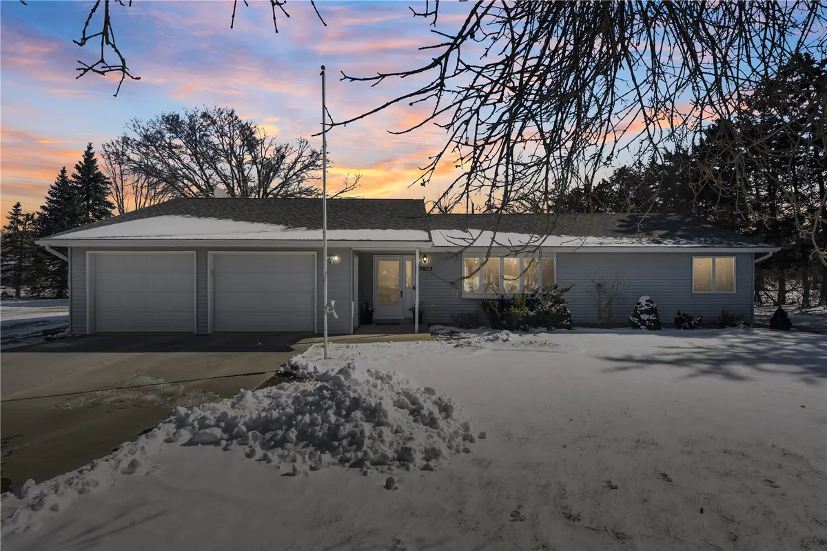 3885 Mohler Road, Center Point, IA 52213 - #1