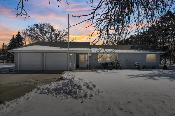 3885 Mohler Road, Center Point, IA 52213