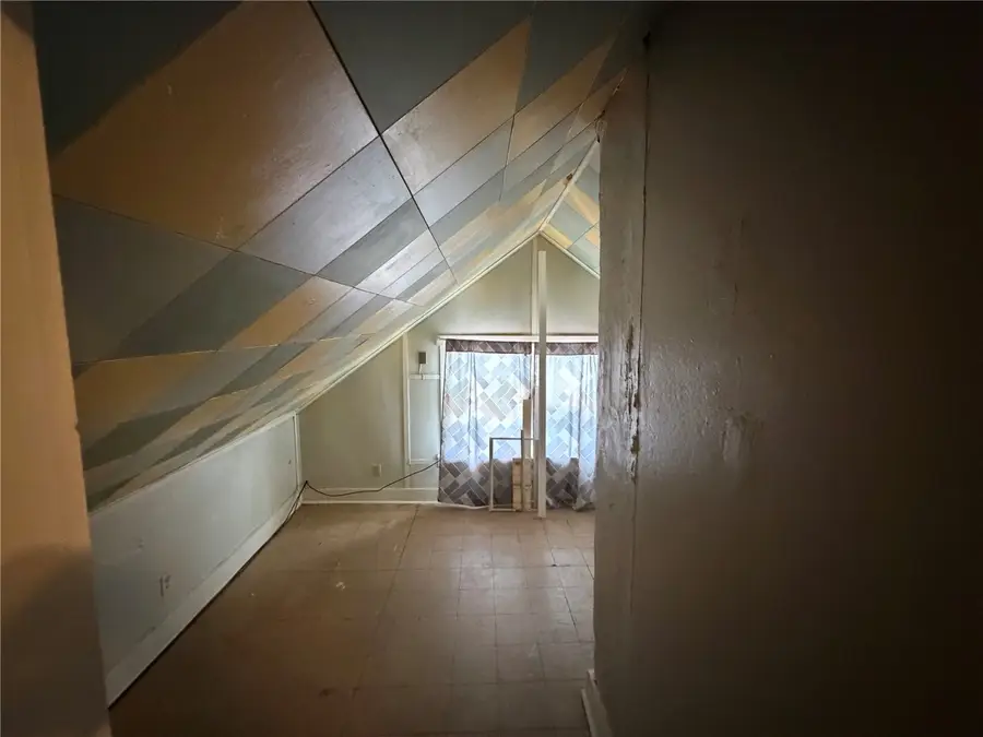 1218 B Avenue Nw, Cedar Rapids, IA 52405 - #2