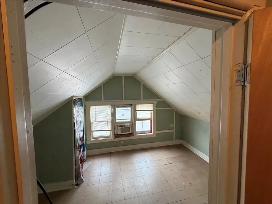 1218 B Avenue Nw, Cedar Rapids, IA 52405 - #3