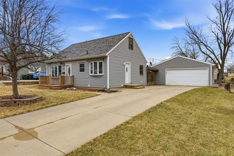 2765 16th Avenue, Marion, IA 52302 - #2