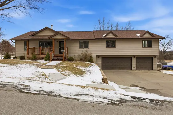 3438 NE Twin Lake View Drive Ne, North Liberty, IA 52317