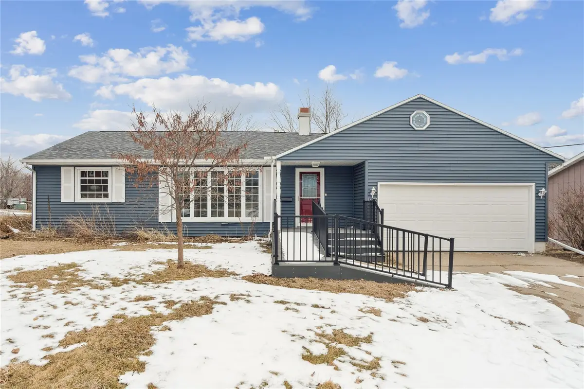 1637 13th Street Nw, Cedar Rapids, IA 52405 - #1