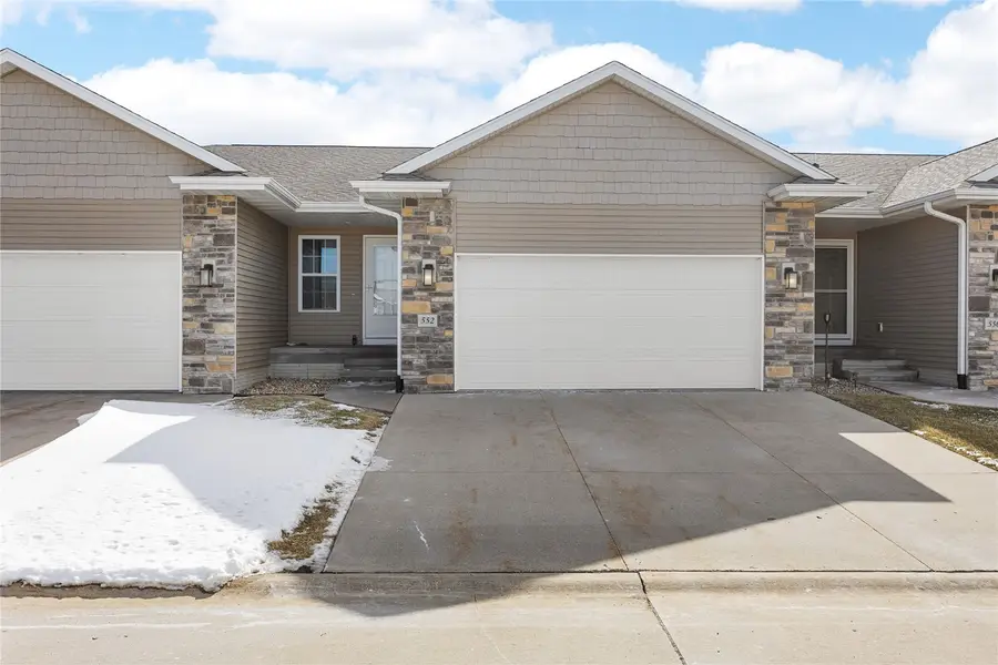 552 Meadow Oak Cir, Fairfax, IA 52228 - #3