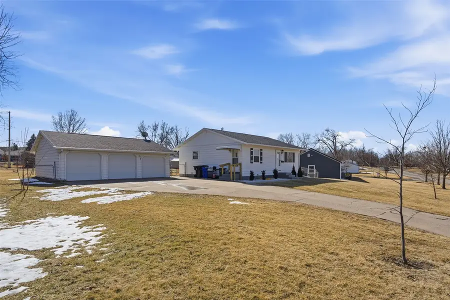 155 Oklahoma Avenue Sw, Cedar Rapids, IA 52404 - #2