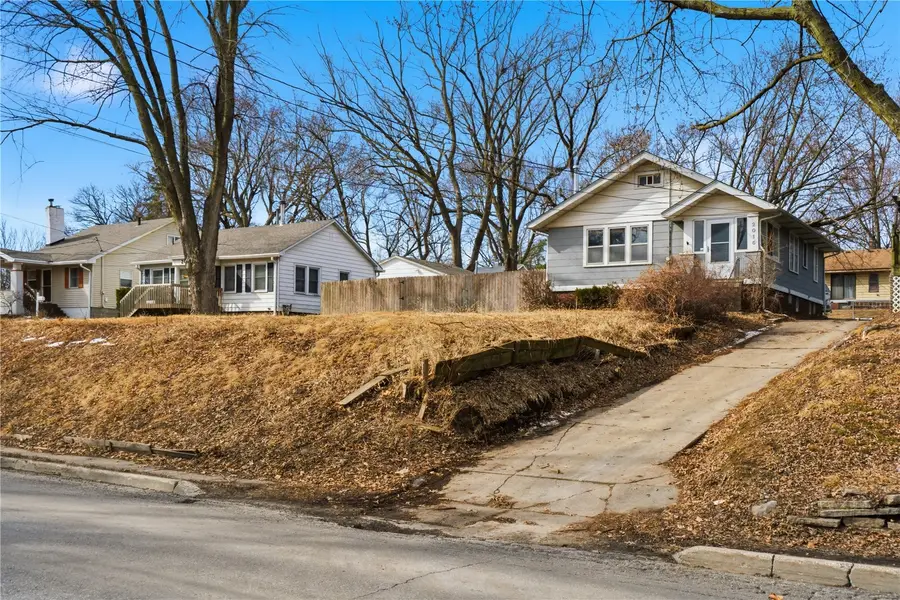 2016 30th Street, Des Moines, IA 50310 - #2