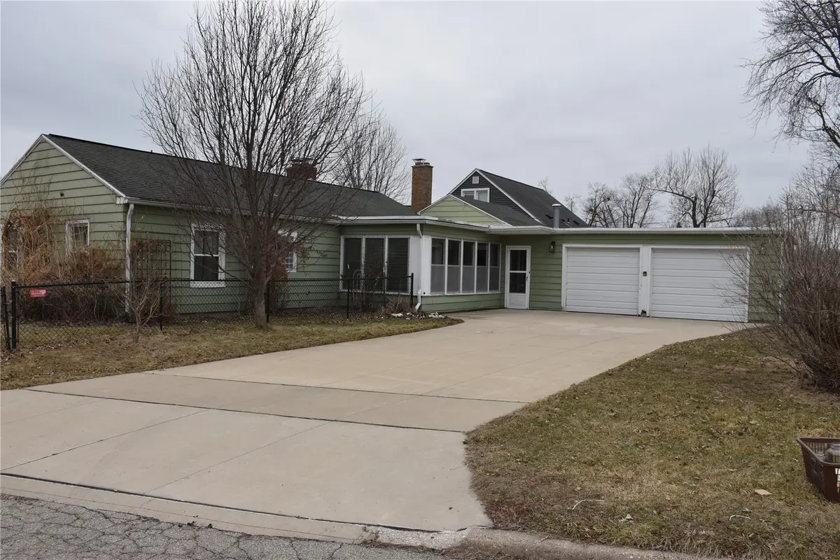 700 25th Street Ne, Cedar Rapids, IA 52402 - #1