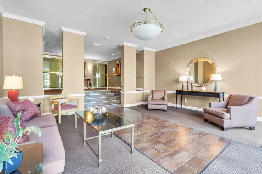 2222 1st Avenue Ne #303, Cedar Rapids, IA 52402 - #3