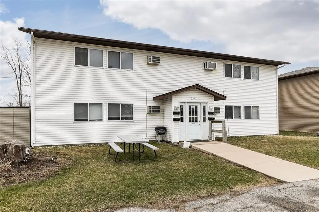 325 Clymer Road, Hiawatha, IA 52233 - #1