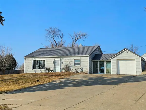 4524 E Avenue Nw, Cedar Rapids, IA 52405