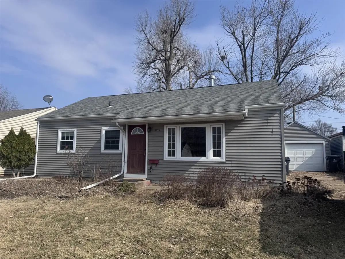 3735 Kencrest Drive Ne, Cedar Rapids, IA 52402 - #1