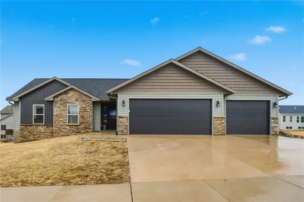 1429 Bridgewood Drive, Fairfax, IA 52228