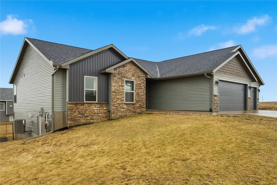 1429 Bridgewood Drive, Fairfax, IA 52228 - #2