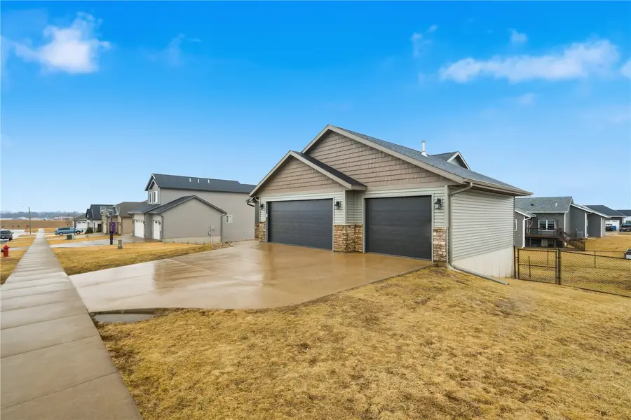 1429 Bridgewood Drive, Fairfax, IA 52228 - #3