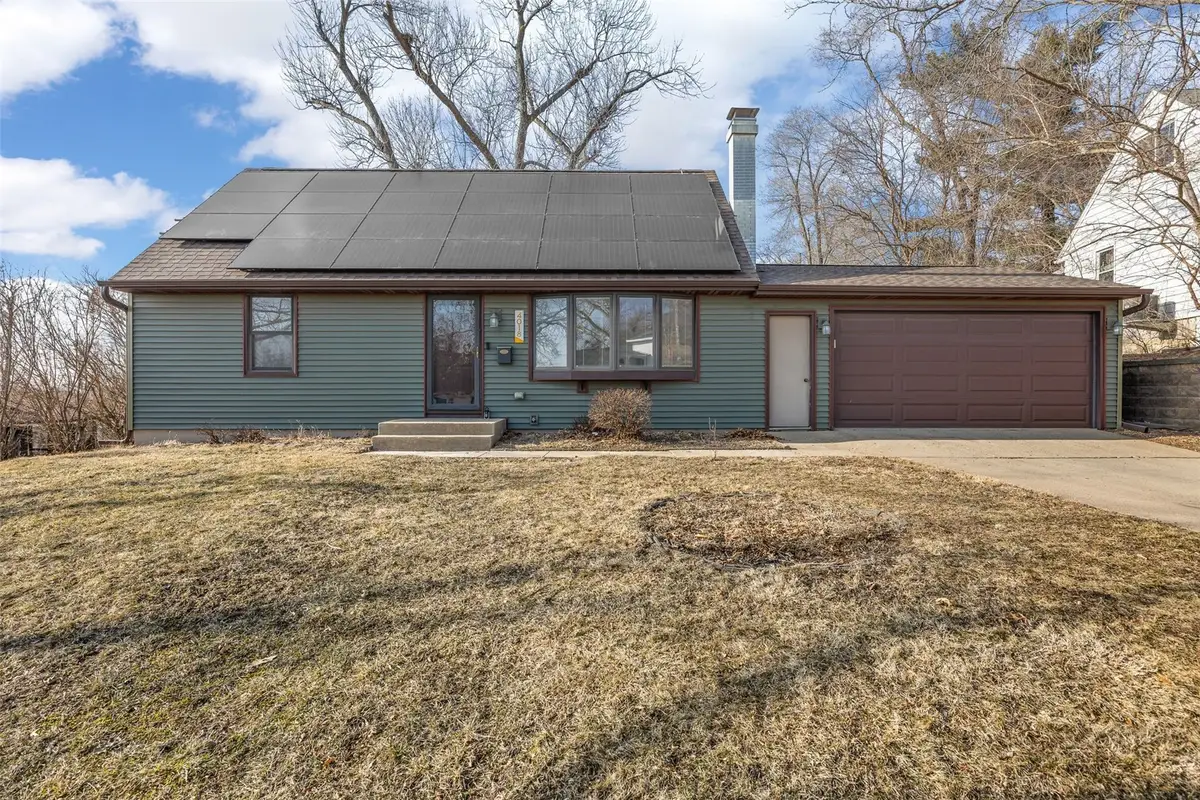 4018 Dalewood Avenue Se, Cedar Rapids, IA 52403 - #1