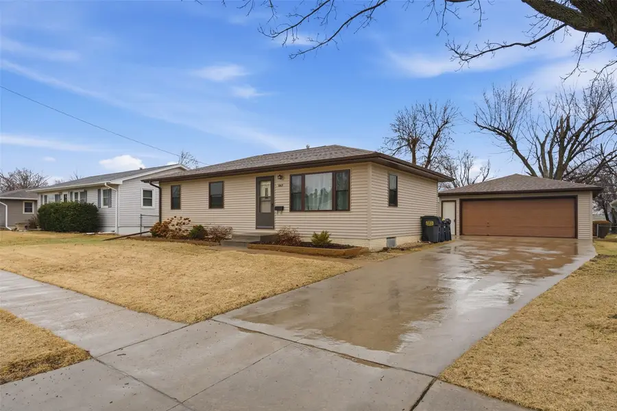 1063 Eisenhower Road, Hiawatha, IA 52233 - #2