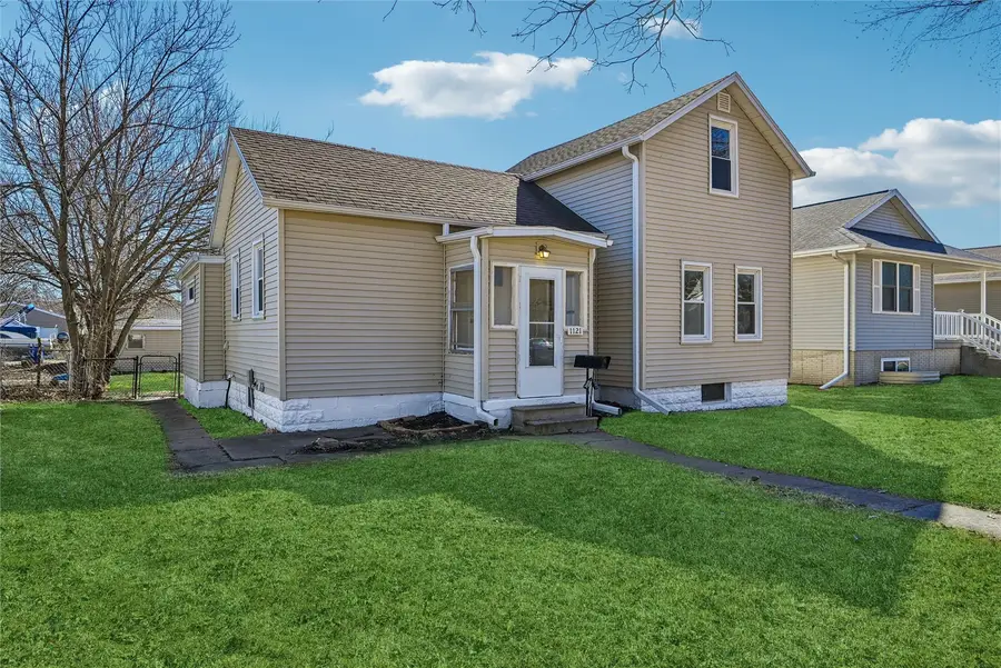 1121 11th Street Nw, Cedar Rapids, IA 52405 - #2