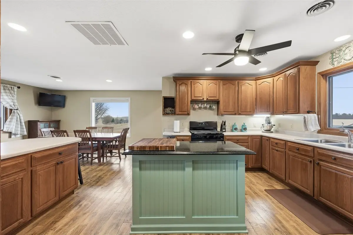 301 Lake View Drive Ne, Solon, IA 52333 - #1