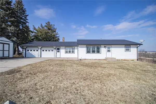 19576 Lake View Road, Anamosa, IA 52205