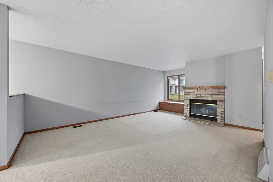 986 Westside Dr, Iowa City, IA 52246 - #3