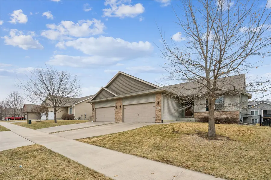 242 S Stewart St, North Liberty, IA 52317 - #2