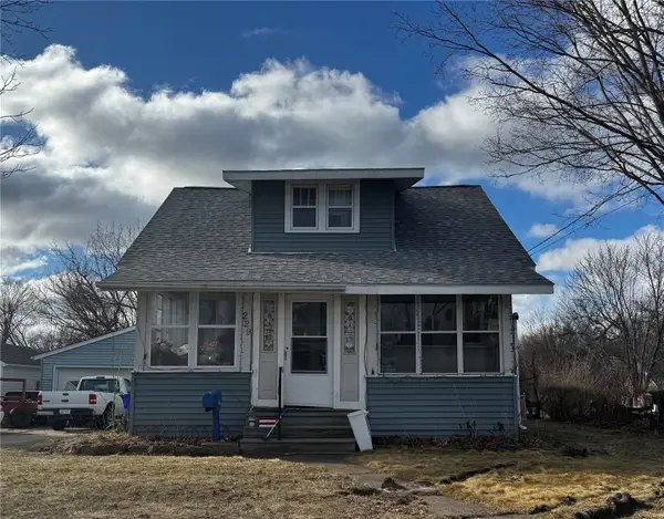 229 28th St Dr Se, Cedar Rapids, IA 52403