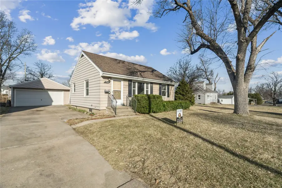 920 26th St, Marion, IA 52302 - #3