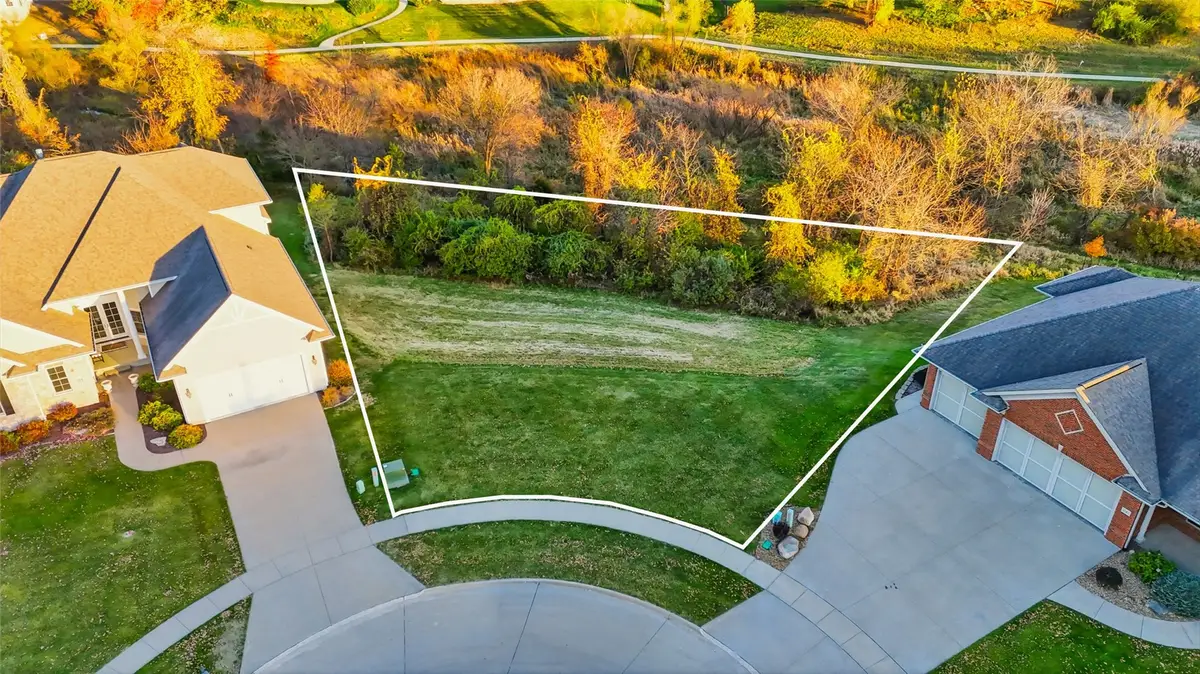 235 Auburn East Ln, Coralville, IA 52241 - #1