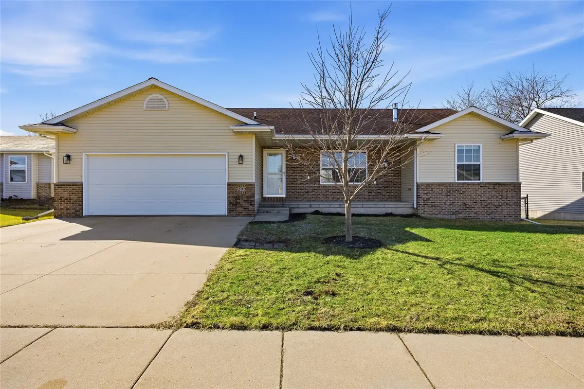 200 S Hillcrest Circle, Center Point, IA 52213 - #1
