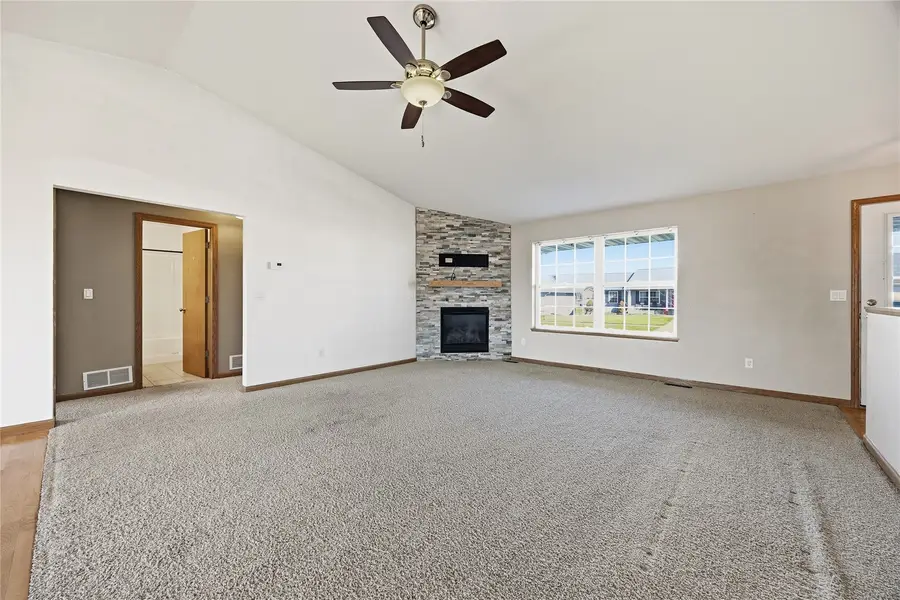 200 S Hillcrest Circle, Center Point, IA 52213 - #2