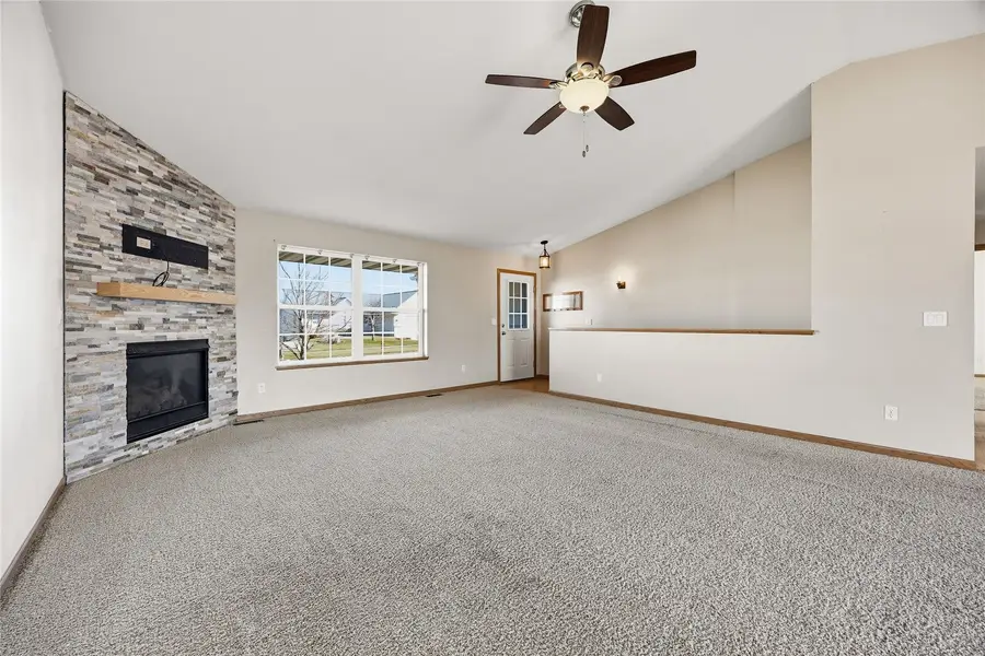 200 S Hillcrest Circle, Center Point, IA 52213 - #3