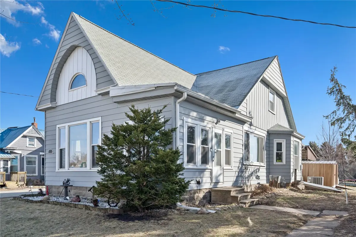 105 Walnut Avenue S, Garrison, IA 52229 - #1