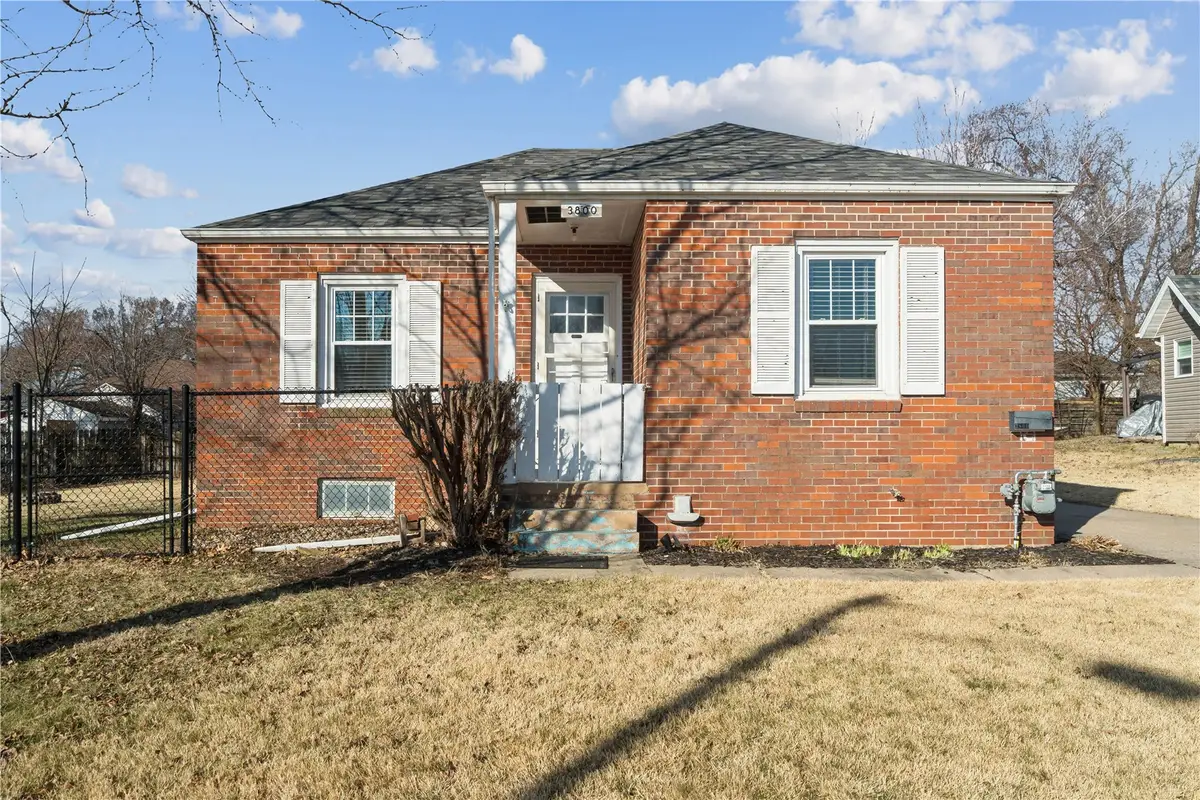 3800 Hart Court Ne, Cedar Rapids, IA 52402 - #1