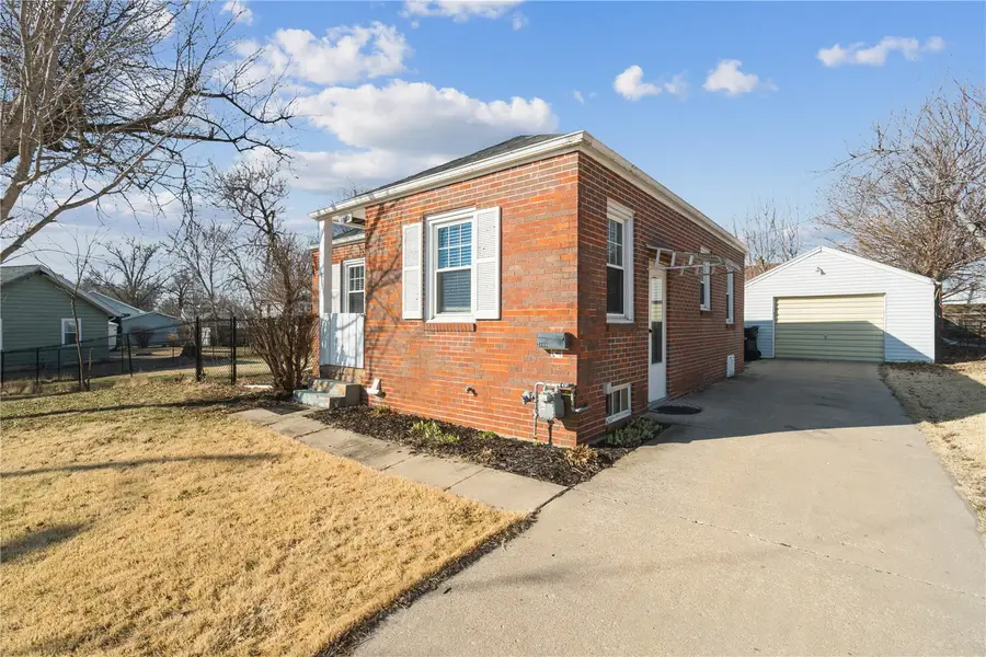 3800 Hart Court Ne, Cedar Rapids, IA 52402 - #2